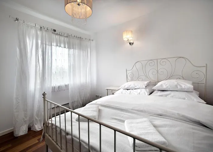 3 Bedrooms Apartment Zoliborz Gwiazdzista